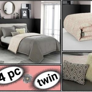 NWT 4 pc Comforter Bedding Set- size Twin